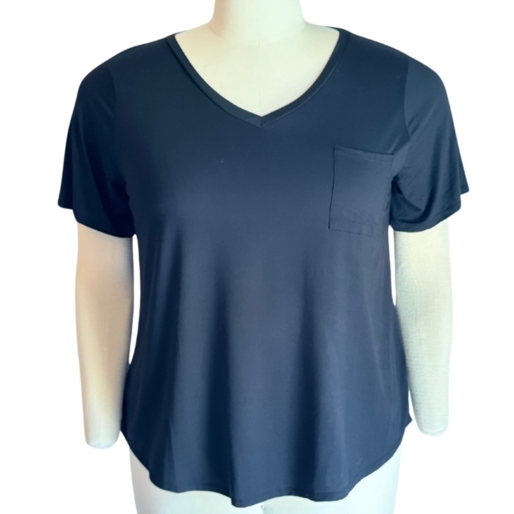 Women's Plus Size Black Short Sleeve V-Neck Front Pocket T-Shirt